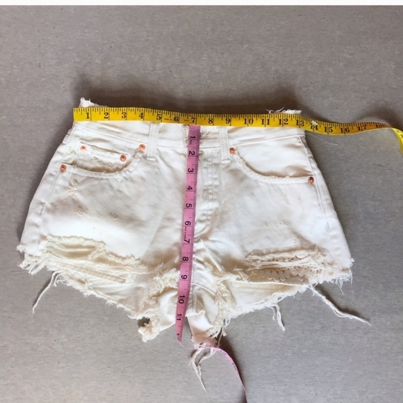 We the Free off-white distressed shorts size 25 - Picture 4 of 10